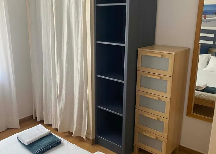 Cheap With A Sunny Garden In Menorca דירה *